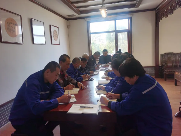  集團辦公室召開部門工作會議86