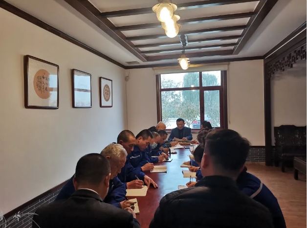 集團(tuán)辦公室組織召開(kāi)部門(mén)會(huì)議27