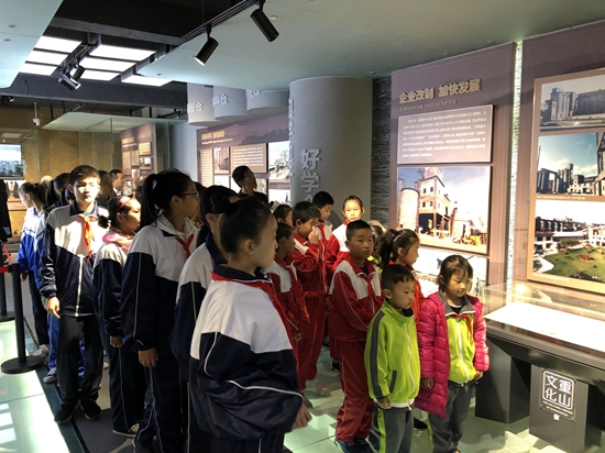 重山集團參加羅村中心?！皭坌闹鷮W”資助金發(fā)放儀式25